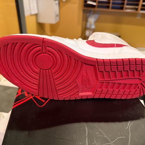 Jordan 1 Metallic Red Mid (2014) Size 9M - Picture 3 of 7